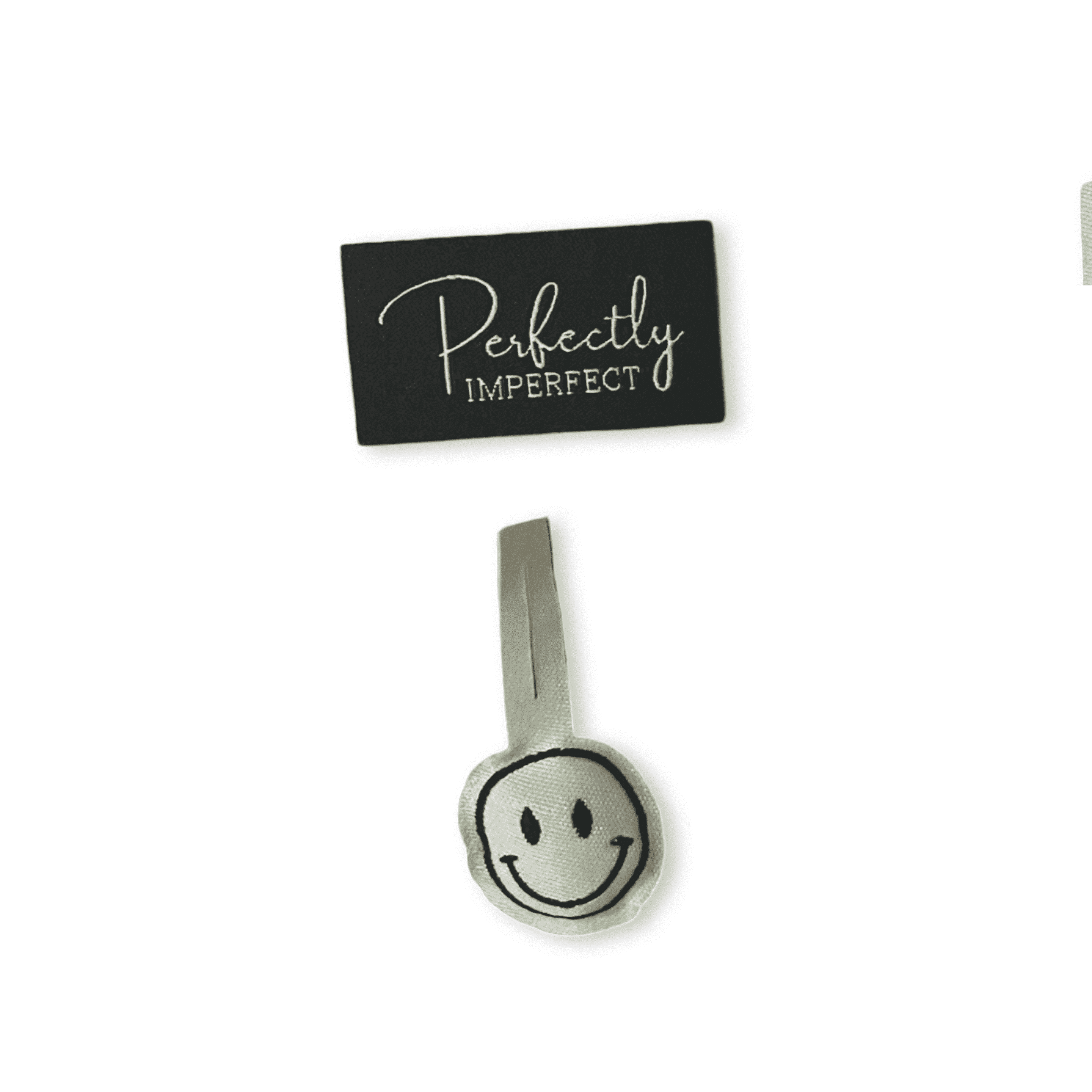 1Set 3D-Zipperpuller "Smiley" und Weblabel "Perfectly Imperfect" schwarz