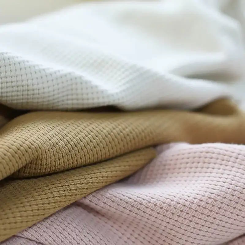 Waffelstrick-Jersey-Stoff ideal zum Nähen für Baby- und Kinderkleidung.